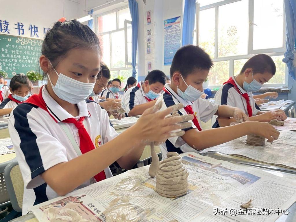 奎屯市小学新学年展现新气象，迈向新的里程碑