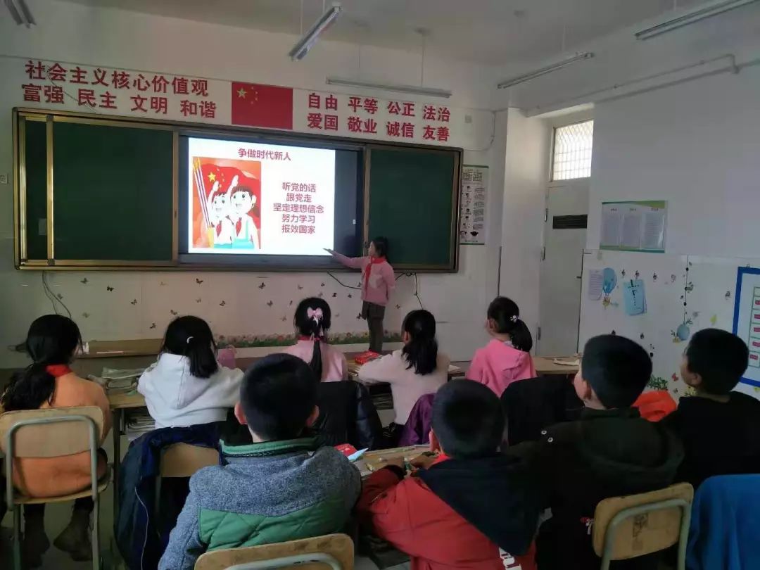 阿拉善左旗小学领导团队引领未来教育革新篇章